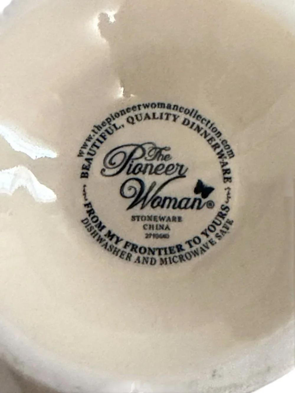The Pioneer Woman Cowgirl Lace Linen 14 oz Footed Mug Embossed Stoneware